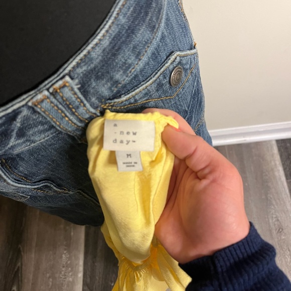 A New Day Yellow Women's Halter Top - Picture 4 of 4